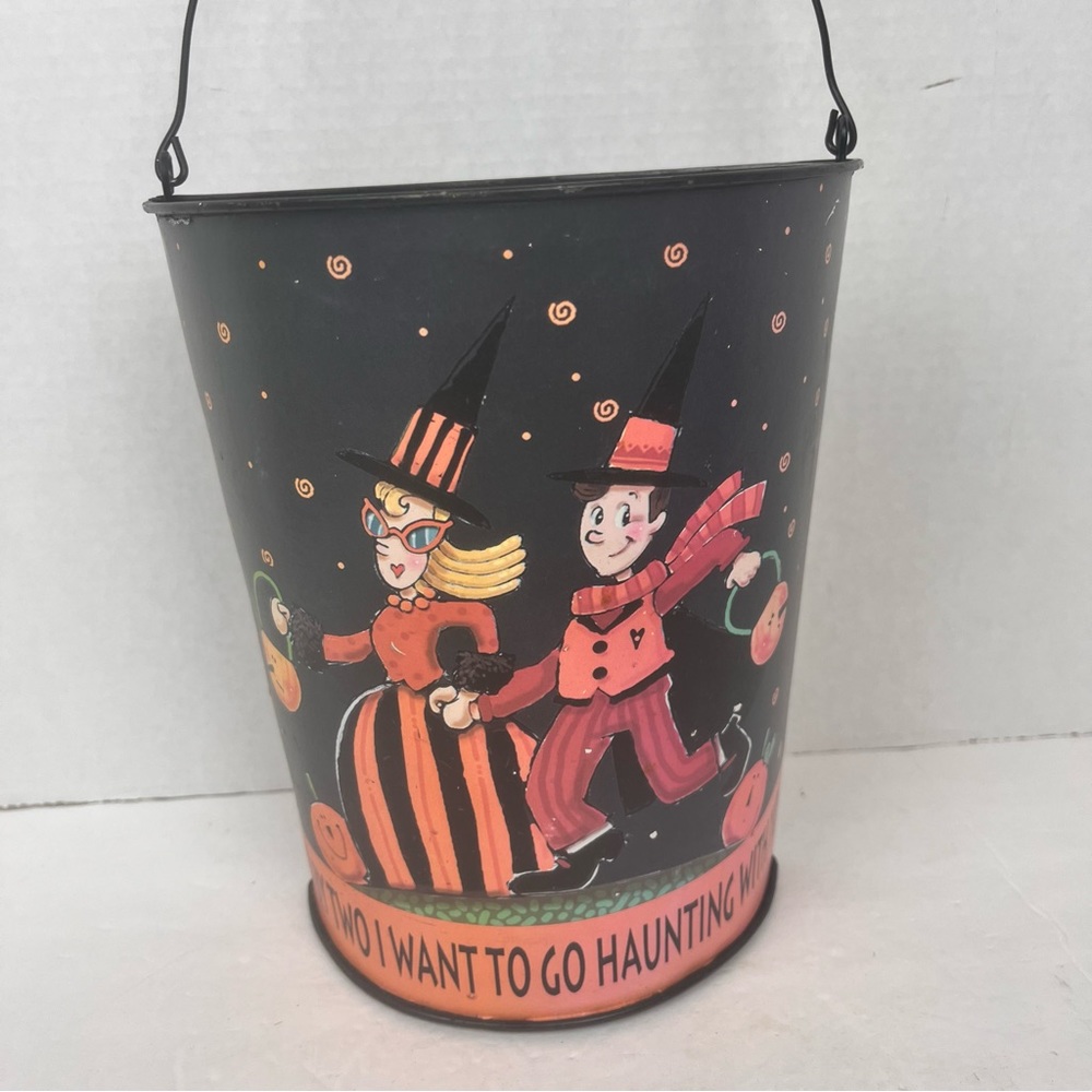 Halloween metal wall decor-vintage-look trick-or-treaters